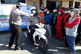 Di Kediri, polisi beri pelatihan berkendara aman komunitas sepeda