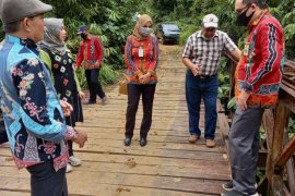 Komisi III Dewan Tabalong tinjau infrastruktur Desa Burum