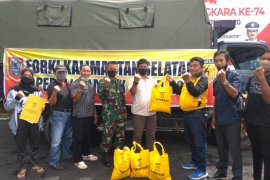 Forki Kalsel bagikan 1500 paket sembako bagi yang terdampak COVID-19