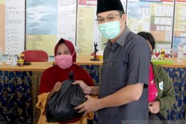 Pemkab Bangka Barat bantu sembako melalui kegiatan pasar murah