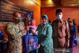 8.000 pekerja wisata terdampak COVID-19 di Kepri dapat sembako