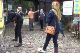 Kembali dibuka, pengunjung objek wisata pendakian Gunung Lawu dibatasi