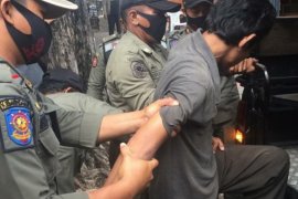 Satpol PP Denpasar tertibkan ODGJ bawa senjata tajam