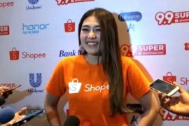 Mobil mewah pedangdut Via Vallen terbakar