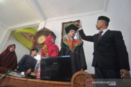 WISUDA VIRTUAL UNIVERSITAS ANDALAS Page 1 Small