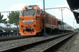 INKA uji coba lokomotif dan kereta penumpang pesanan Filipina