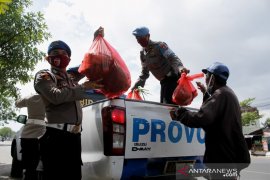 Pembagian paket sayuran HUT Bhayangkara Page 2 Small