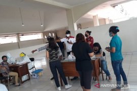 56 pedagang Pasar Pidada Denpasar jalani tes cepat COVID-19
