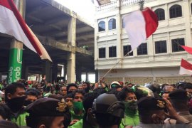 Aksi pengemudi ojol di kantor Gojek Medan sampaikan tiga tuntutan