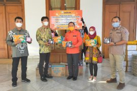 Tenaga Kesehatan di Jatim dapat bantuan 40,000 lembar popok dewasa