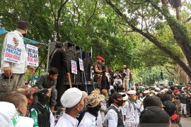 Ribuan orang demo tolak RUU HIP di DPRD Sumut, abaikan protokol kesehatan