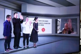 "Virtual Beauty and Fashion Show 2020" Viva Cosmetic raih MURI