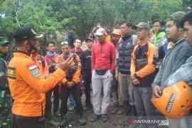 Pendaki Gunung Guntur yang hilang ditemukan selamat tanpa baju