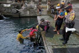 Tradisi Melukat di Tirta Empul mulai dibuka