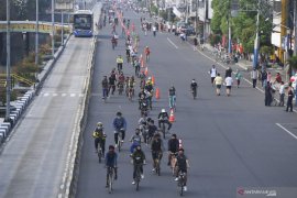 Bersepeda saat pandemi corona wajib jaga jarak 20 meter