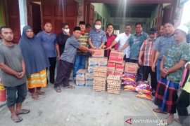 Ini bantuan legislator untuk korban kebakaran di Meulaboh