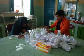 Widyaiswara dampingi kegiatan magang mahasiswa Universitas Jambi bikin media pembibitan jamur tiram