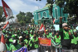 Unjuk rasa pengemudi Go-jek terkait penetapan tarif tak masuk akal