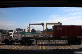 Percepat operasional, Terminal Petikemas Surabaya data perusahaan truk