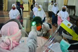 Benarkah ribuan santri di Kudus tak sadarkan diri usai tes cepat?