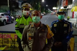 Polresta Kediri tutup akses sejumlah pusat keramaian demi cegah COVID-19