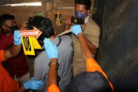 Rekonstruksi pembunuhan ibu kandung, pelaku sempat berpura-pura menangis