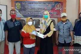 Pedagang "kambang barenteng" dan kuliner khas daerah terdampak nyata COVID-19