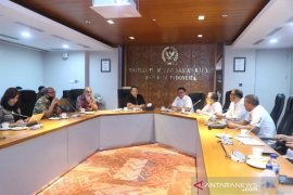 MPR dukung Presiden larang impor alat tes cepat dan "PCR"