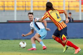 Gigit lengan lawan, pemain Lazio ini dihukum empat laga