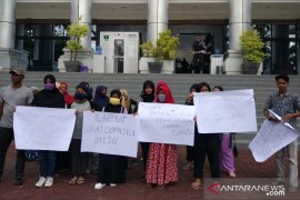 Puluhan wali murid datangi DPRD Sumbar terkait PPDB 2020