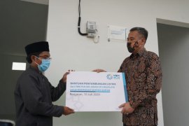 PLN dan YBM UID Jawa Barat bantu listrik 33 madrasah