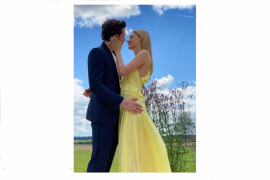 Gaun tunangan Nicola Peltz dirancang calon mertuanya Victoria Beckham