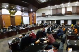 Puluhan orang tua murid kembali datangi DPRD Sumbar terkait PPDB 2020