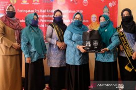 10 warga HST dapatkan bantuan spesifik untuk perempuan dan anak