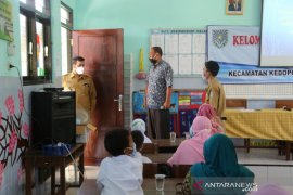 Wali Kota Probolinggo evaluasi pembelajaran daring saat sidak tahun ajaran baru di sekolah