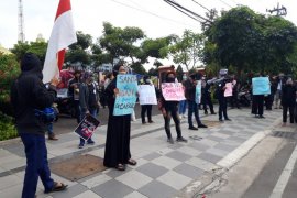 Puluhan santri desak polisi tuntaskan kasus pencabulan libatkan anak kiai di Jombang