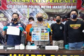 Hanya bermodal tusuk gigi, ketiga penjahat ini kuras uang lewat ATM