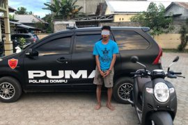 Pura-pura beli soto dan hendak mencuri sepeda motor, pelaku curanmor diamuk massa hingga babak belur