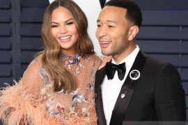 Dituduh terlibat skandal Epstein, Chrissy Teigen hapus 60 ribu tweet