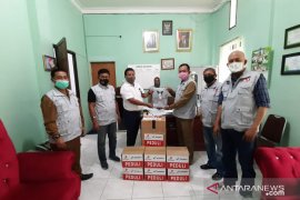 Dukung relawan COVID-19, Pertamina EP-Field Rantau beri bantuan APD