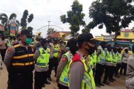 Ratusan personel Polres Subang amankan unjuk rasa nelayan di Patimban