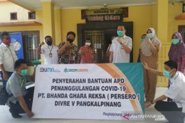 Forum BUMN Babel salurkan APD tenaga medis