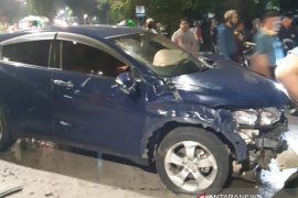Mobil mahasiswi tabrak pengendara motor, dua tewas dan satu luka