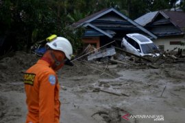 WARGA TERDAMPAK BANJIR BANDANG DI MASAMBA Page 1 Small