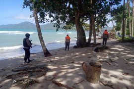 Brimob Polda Maluku patroli siaga bencana di pantai Natsepa