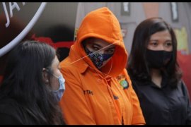 Artis Catherine Wilson ditangkap polisi