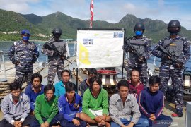 KRI Yos Sudarso Tangkap Kapal Ikan Asing