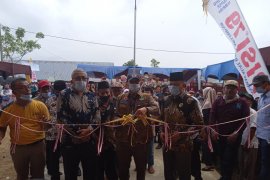 Bupati Hendrajoni resmikan gedung BPP dan serahkan bibit jagung di Pancung Soal
