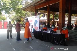 Ratusan orang ikuti tes usap gratis hari kedua