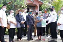 1.188 warga pedalaman dapat bantuan dampak COVID-19